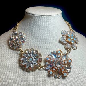Spectacular oversized rhinestone necklace